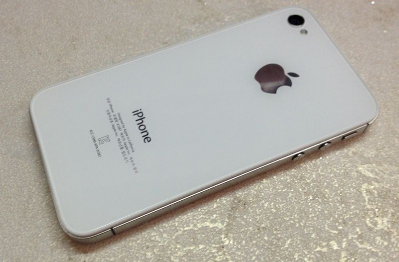 cần bán iphone 4 màu trắng 32g