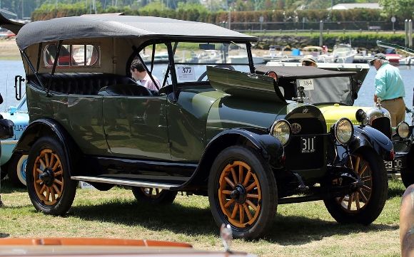  photo 1024px-1917_REO_Model_M_7-passenger_Touring_zpsf59ebf87.jpg