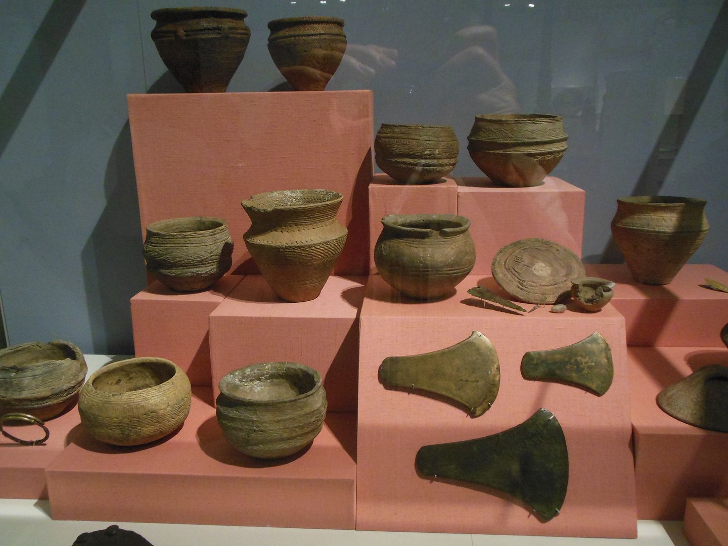 Bronze and Pots 526