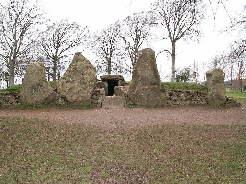 Wayland's Smithy 1