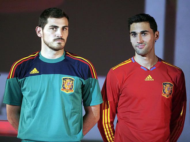 spain 2010 world cup kit